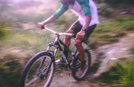 Ilustrasi olahraga sepeda gunung downhill. &copy; Darcy Lawrey/Pexels.com